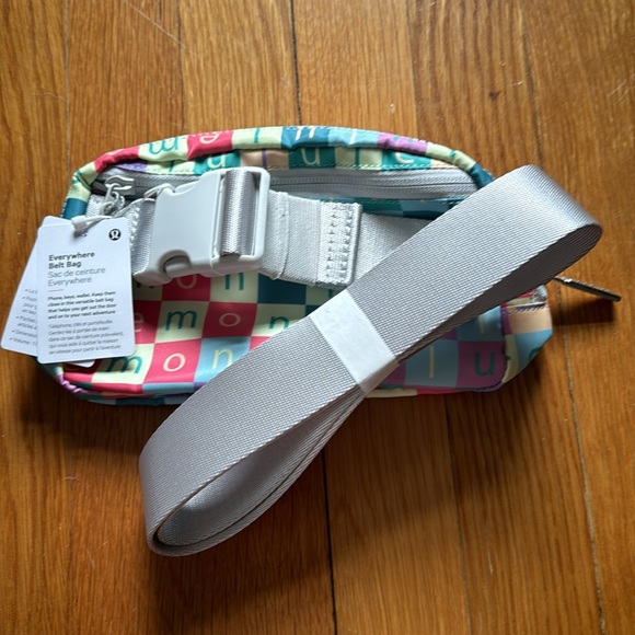 Lululemon - Everywhere Belt Bag, Checkered Mini - Picture 4 of 4
